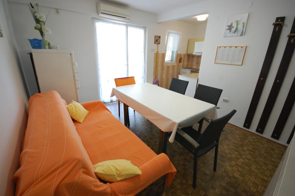 Apartments Jakobi By El-Pi Tours 奈维斯 外观 照片